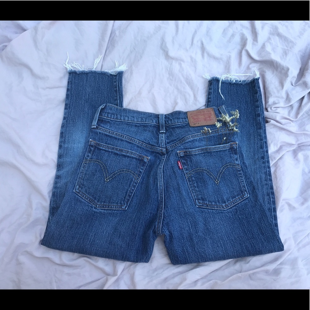 Vintage ripped hem Levi’s jeans